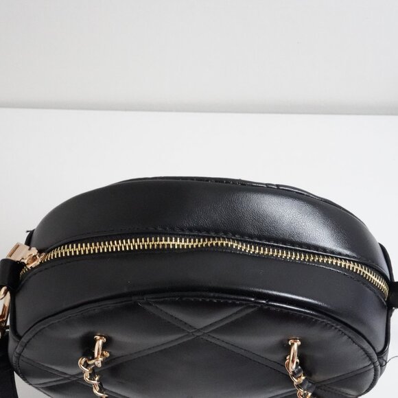 Quilted Circle Black Crossbody Bag – Gold Chain Detail - Picture 8 of 9